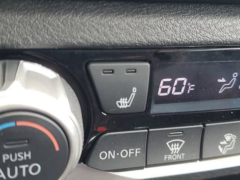 Used 2018 Nissan Kicks SR FWD image 14