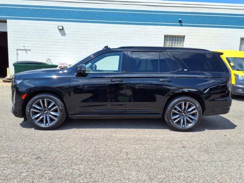 Used 2023 Cadillac Escalade Sport Platinum image 2