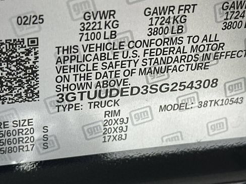 Used 2025 GMC Sierra 1500 SLT w/ SLT Premium Plus Package AWD/4WD image 34