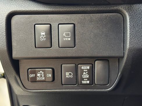 Used 2022 Toyota Tacoma Limited AWD/4WD image 25