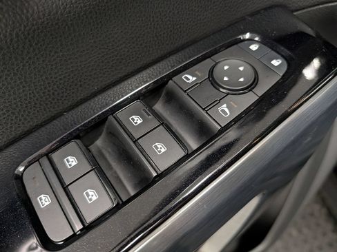 Used 2023 Nissan Pathfinder SL AWD/4WD image 11