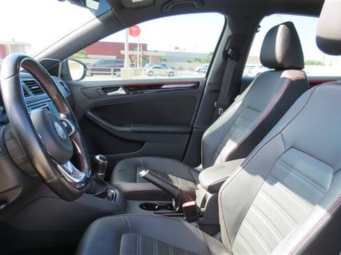 Used 2017 Volkswagen Jetta GLI FWD image 17