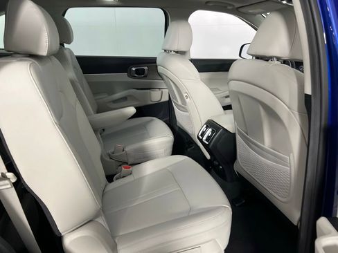 Used 2023 Kia Sorento EX w/ Panoramic Sunroof Package image 29