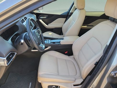 Used 2020 Jaguar F-PACE Prestige image 9