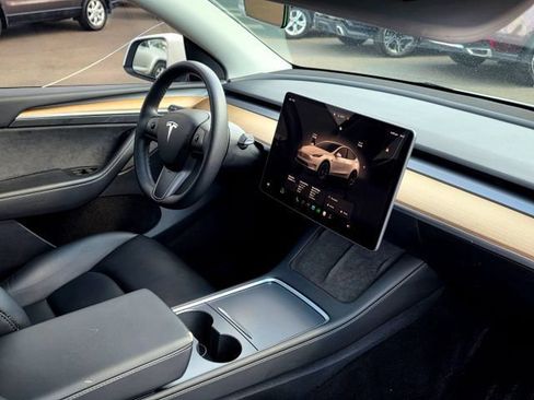 Used 2023 Tesla Model Y Long Range AWD/4WD image 19