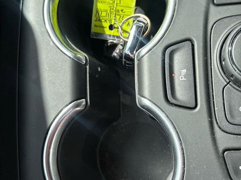 Used 2022 GMC Terrain SLT w/ Infotainment Package II image 36