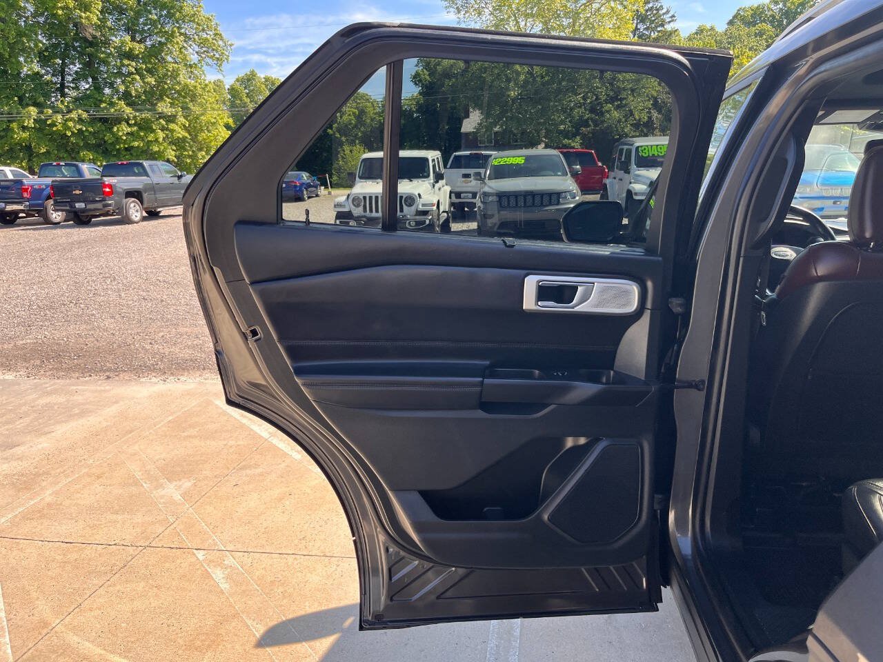 Used 2020 Ford Explorer Platinum w/ Premium Technology Package AWD/4WD image 17