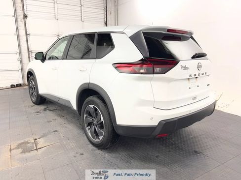 Used 2025 Nissan Rogue SV AWD/4WD image 5