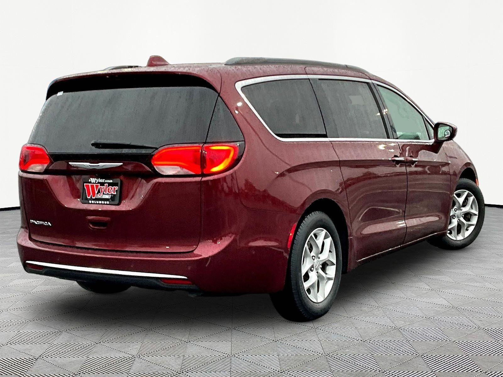 Used 2019 Chrysler Pacifica Touring Plus w/ Advanced Safetytec Group FWD image 6