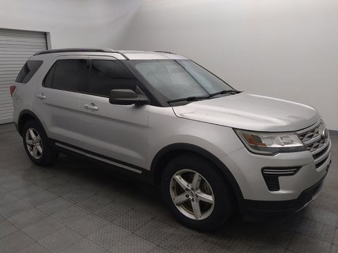 Used 2018 Ford Explorer XLT image 11