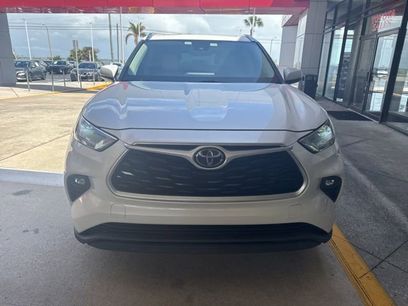 Used 2021 Toyota Highlander XLE