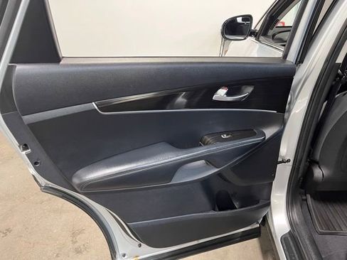 Used 2020 Kia Sorento AWD V6 image 18