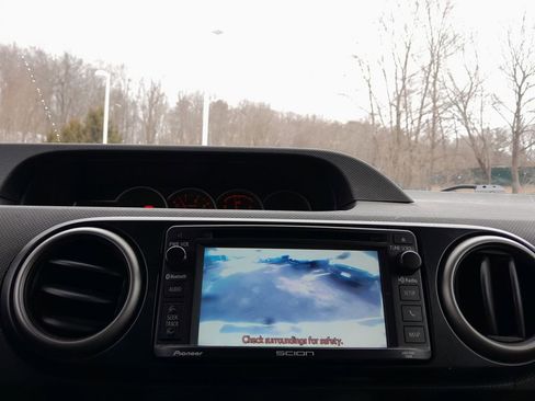 Used 2015 Scion xB FWD image 24