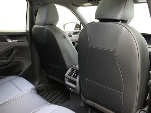 New 2026 Volkswagen Tiguan SE R-Line FWD image 20