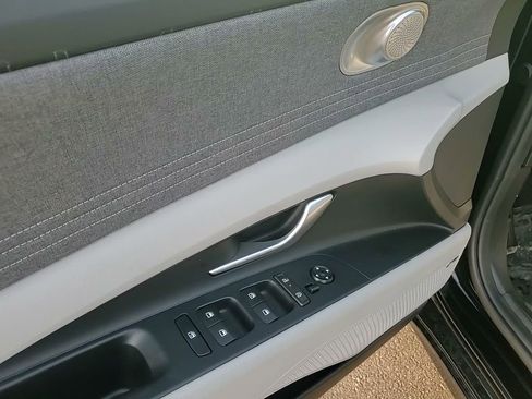 Certified 2024 Hyundai Elantra Limited image 12