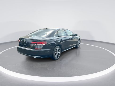 Used 2022 Volkswagen Passat 2.0T SE FWD image 9