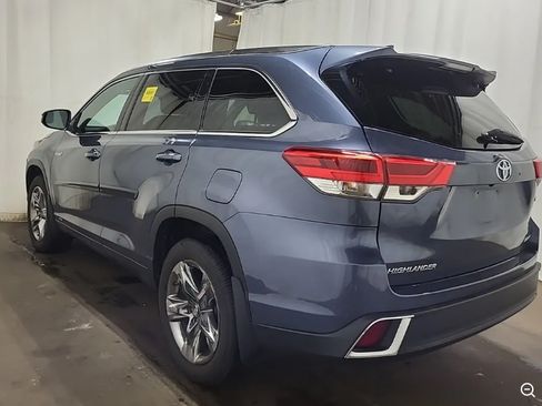 Used 2018 Toyota Highlander Limited Platinum AWD/4WD image 2