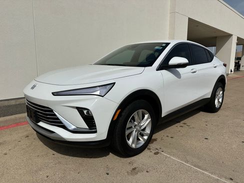 Used 2025 Buick Envista Preferred image 3