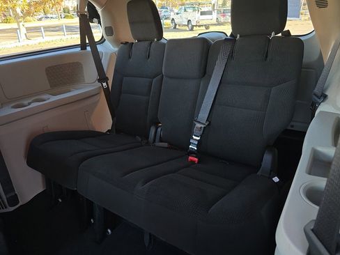 Used 2016 Dodge Grand Caravan SXT w/ Rear Park Assist Package image 31