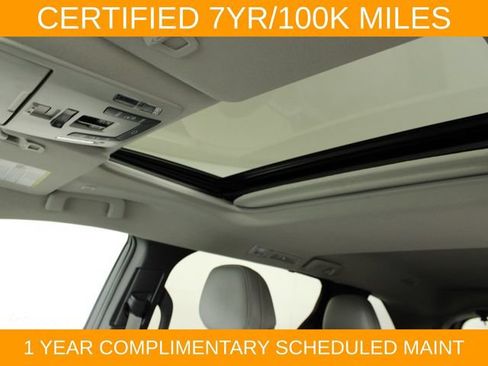 Used 2025 Toyota Sienna XLE FWD image 28