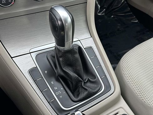 Used 2016 Volkswagen Golf S image 14