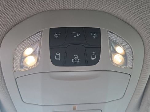 Used 2023 Chrysler Pacifica Touring-L FWD image 29