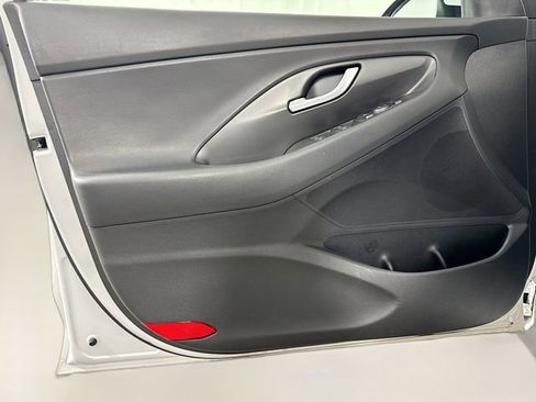 Used 2018 Hyundai Elantra GT Sport image 12