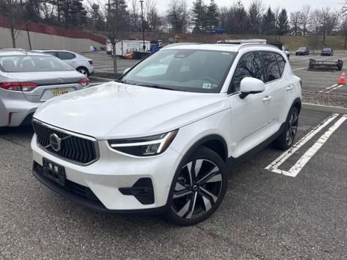 Used 2024 Volvo XC40 B5 Plus w/ Protection Package Premier image 2
