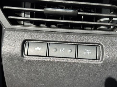 Used 2025 Nissan Altima 2.5 SV FWD image 23