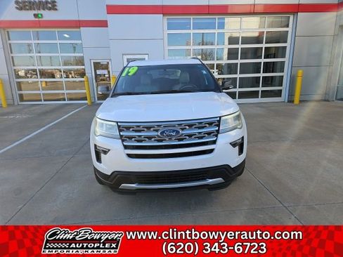 Used 2019 Ford Explorer XLT w/ Equipment Group 202A image 2