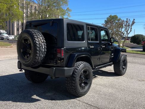 Used 2017 Jeep Wrangler Unlimited Sahara image 5