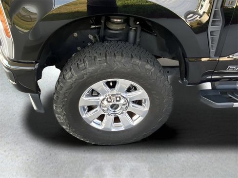 Used 2023 Ford F250 Lariat w/ Sport Appearance Package image 12