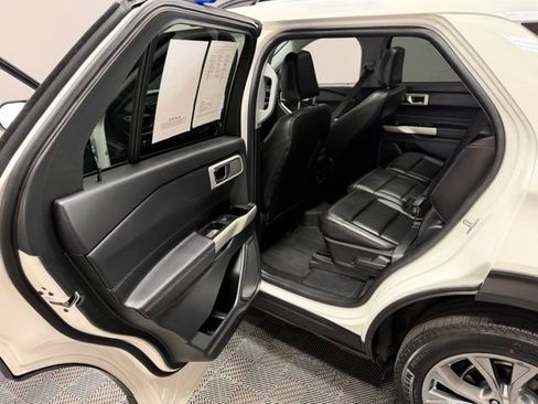 Used 2022 Ford Explorer XLT w/ Equipment Group 202A AWD/4WD image 19