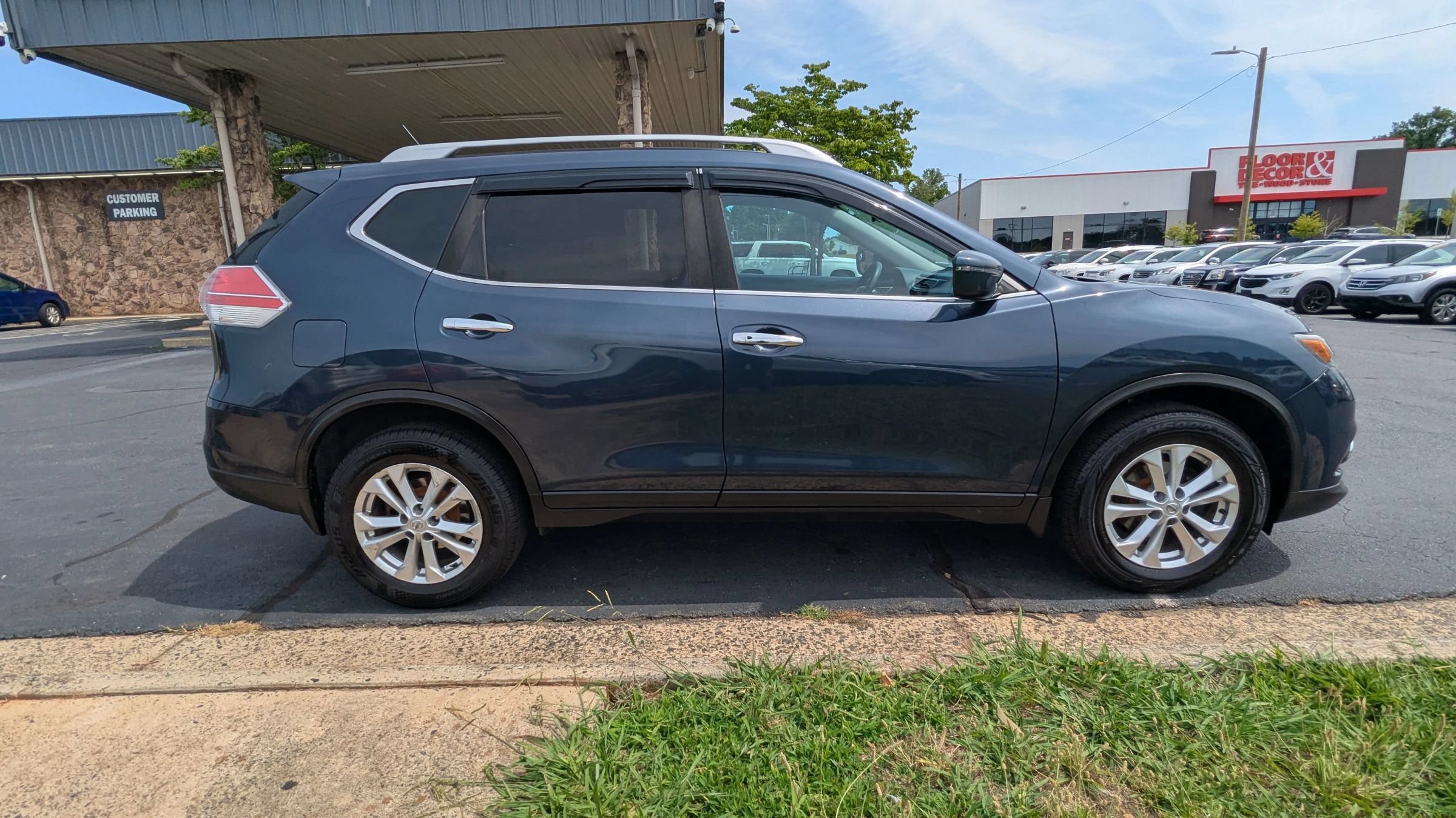 Used 2016 Nissan Rogue S AWD/4WD image 8
