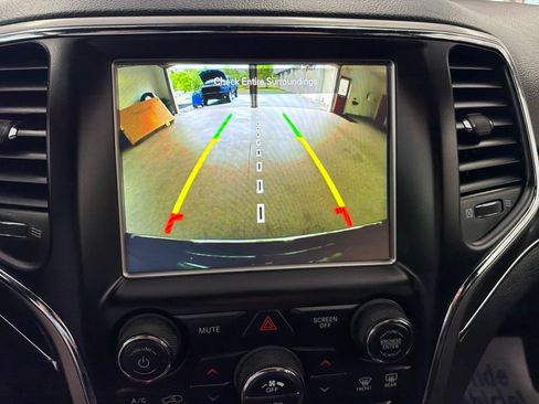 Used 2018 Jeep Grand Cherokee Limited AWD/4WD image 17