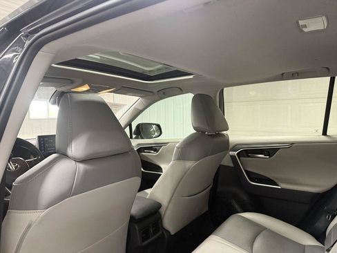 Used 2019 Toyota RAV4 Limited w/ Advanced Technology Package FWD image 24