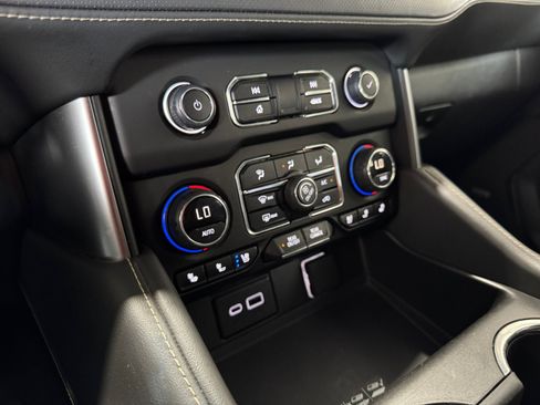 Used 2024 Chevrolet Tahoe Premier RWD image 24