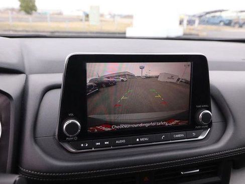 Used 2024 Nissan Rogue SV image 16