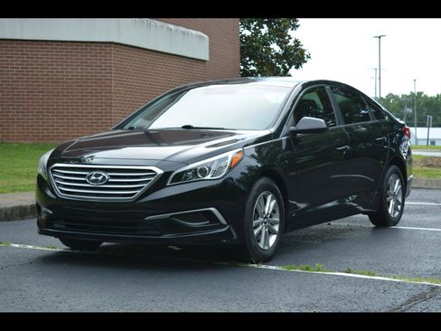 Used 2017 Hyundai Sonata SE FWD image 1