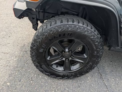 Used 2021 Jeep Wrangler Unlimited Sahara AWD/4WD image 2