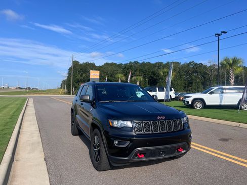 Certified 2021 Jeep Grand Cherokee Trailhawk w/ Trailhawk Luxury Group AWD/4WD image 2