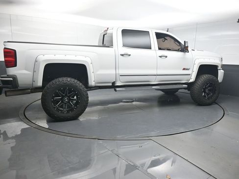 Used 2019 Chevrolet Silverado 2500 LTZ w/ Duramax Plus Package image 8