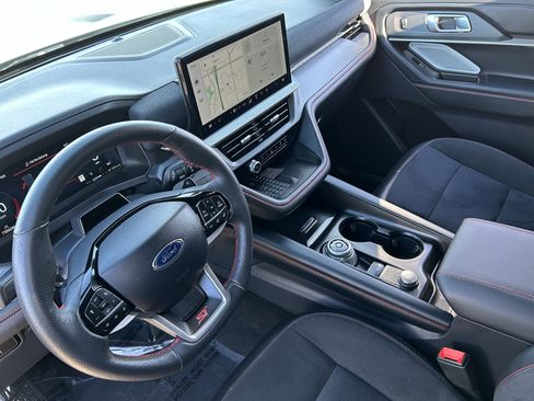 Used 2025 Ford Explorer ST image 18