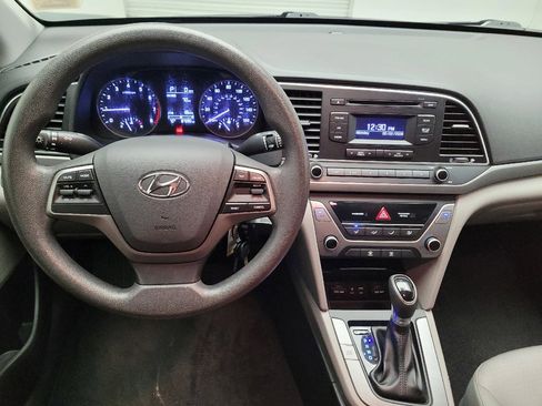 Used 2017 Hyundai Elantra SE image 22