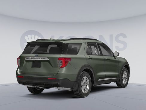 Used 2024 Ford Explorer XLT w/ Equipment Group 202A AWD/4WD image 2