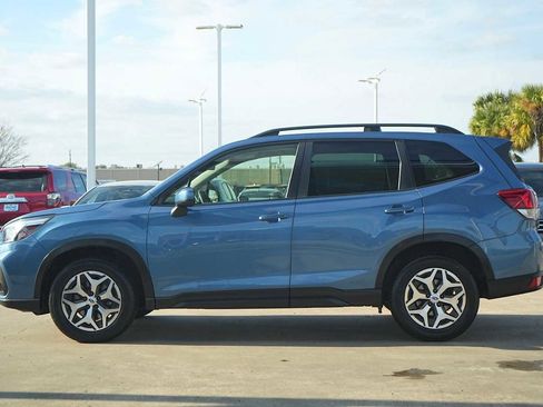 Used 2020 Subaru Forester Premium image 3