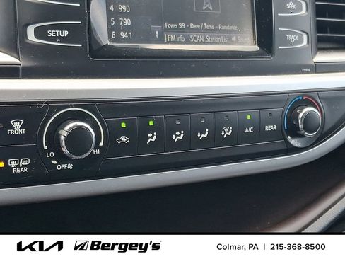 Used 2019 Toyota Highlander LE AWD/4WD image 17