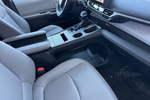 Certified 2026 Toyota Sienna XLE FWD image 21