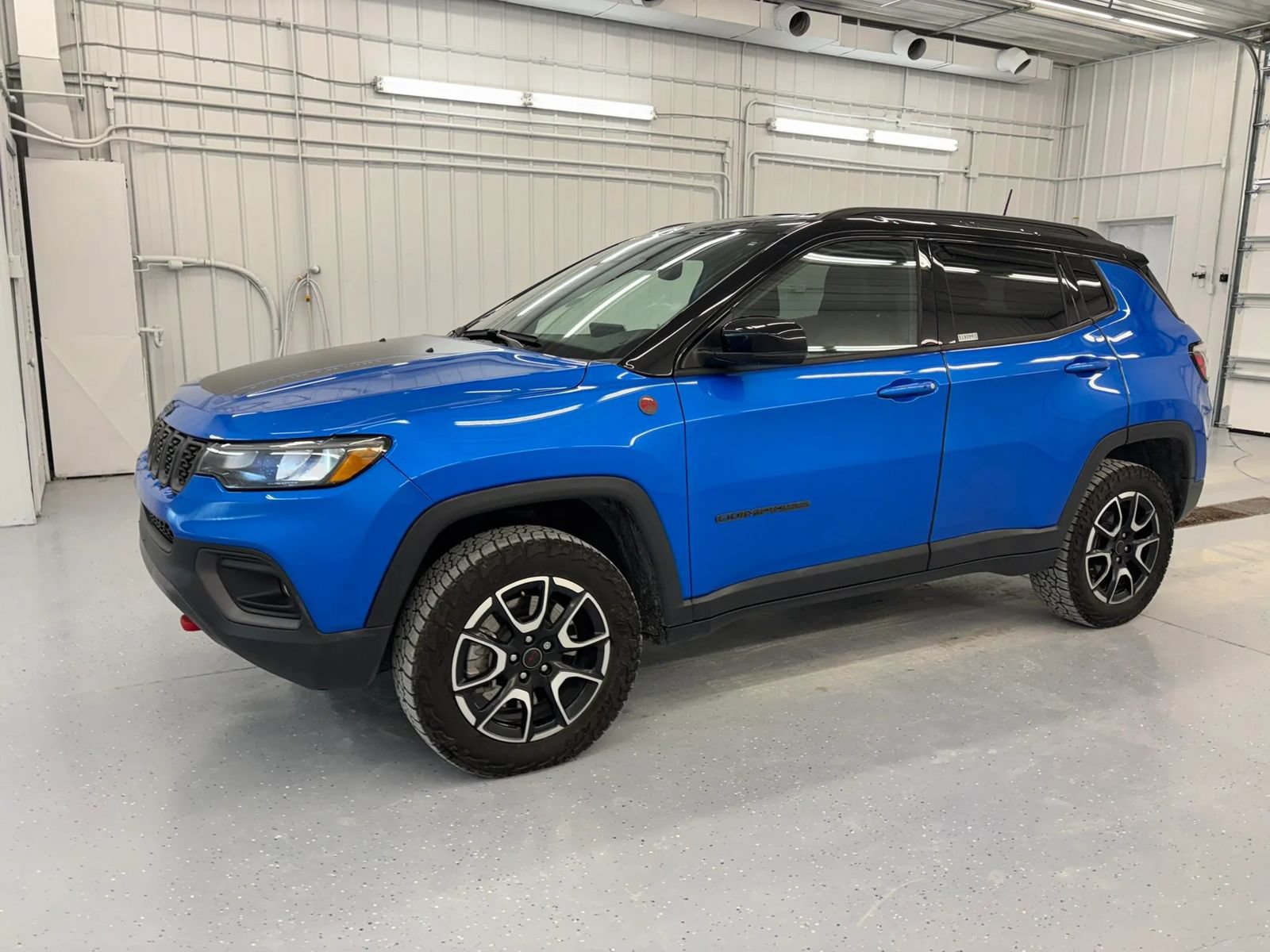 Used 2025 Jeep Compass Trailhawk w/ Trailhawk Convenience Group AWD/4WD image 8