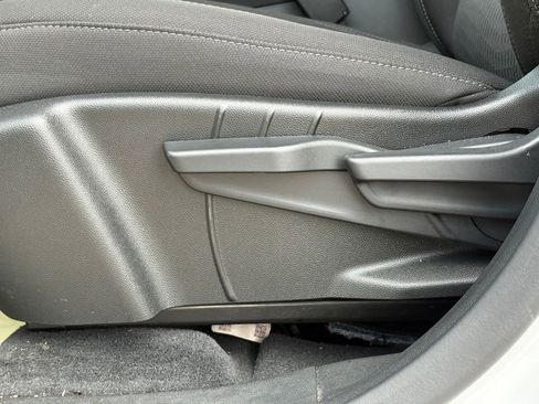 Used 2025 Chevrolet Equinox LT w/ Safety and Technology Package AWD/4WD image 19